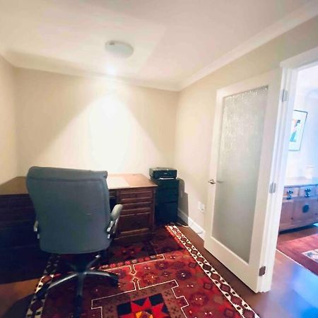 Amazing Location 2 Bedroom Minutes From Downtown Вікторія Екстер'єр фото