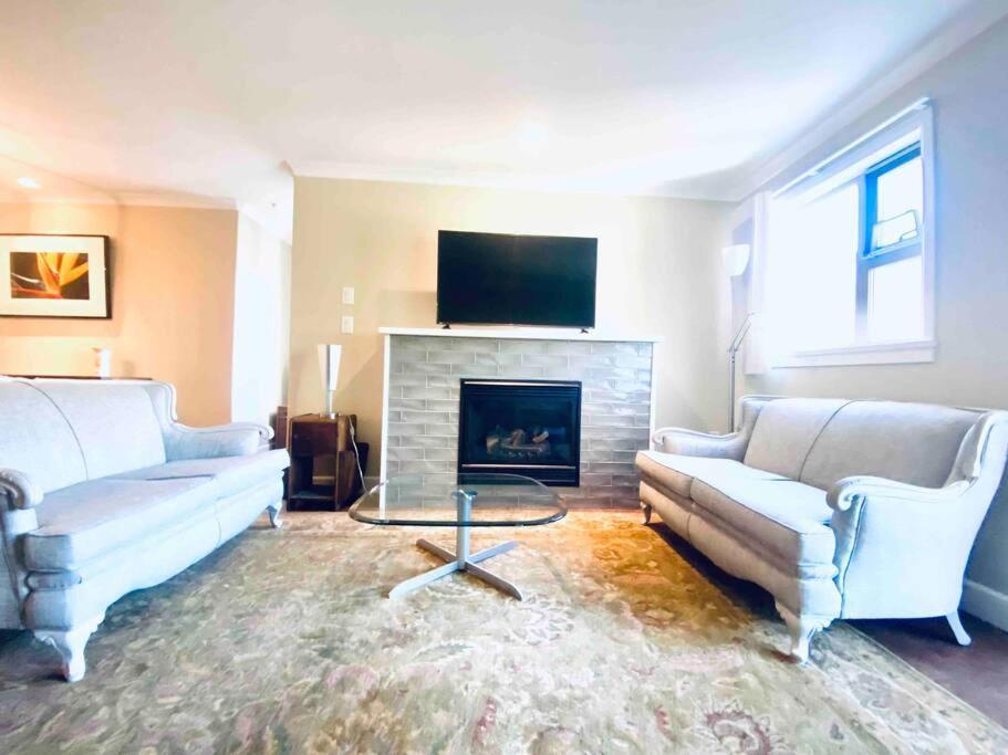 Amazing Location 2 Bedroom Minutes From Downtown Вікторія Екстер'єр фото