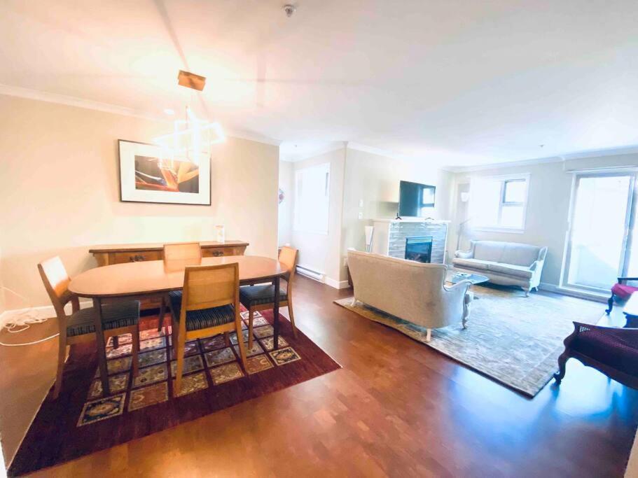 Amazing Location 2 Bedroom Minutes From Downtown Вікторія Екстер'єр фото